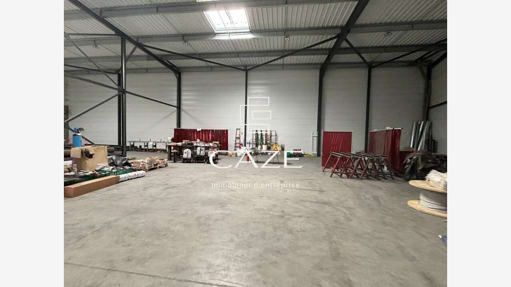 Loue local activités 713m² prox sortie 24 Tresses