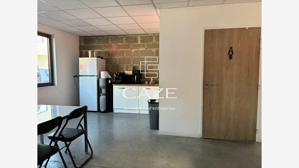 Loue local activités 713m² prox sortie 24 Tresses