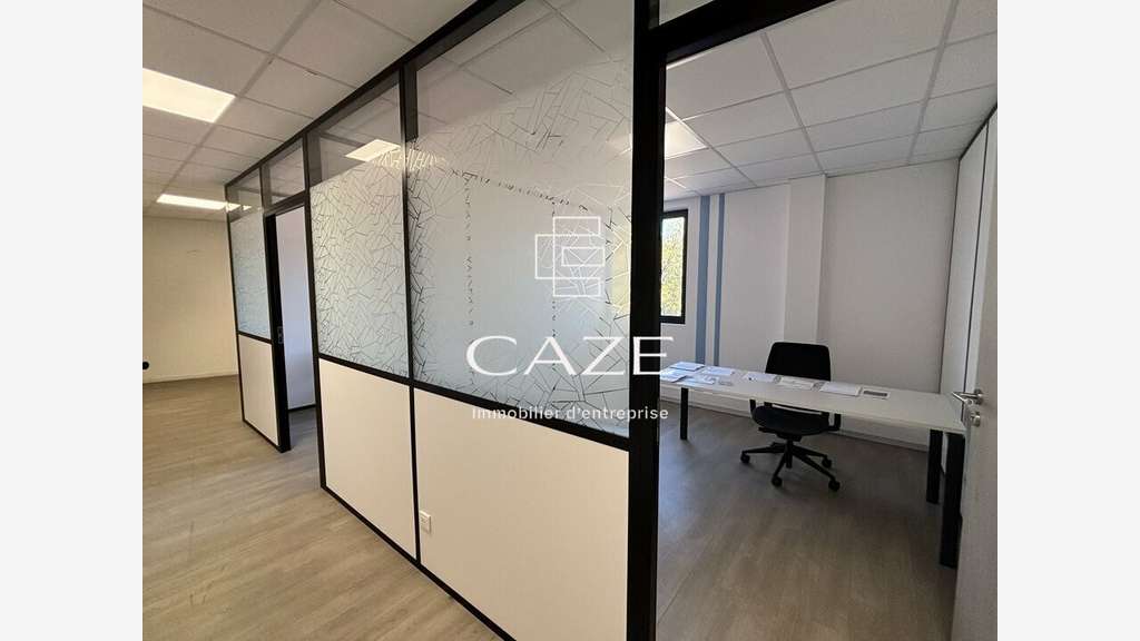 Loue local activités 713m² prox sortie 24 Tresses