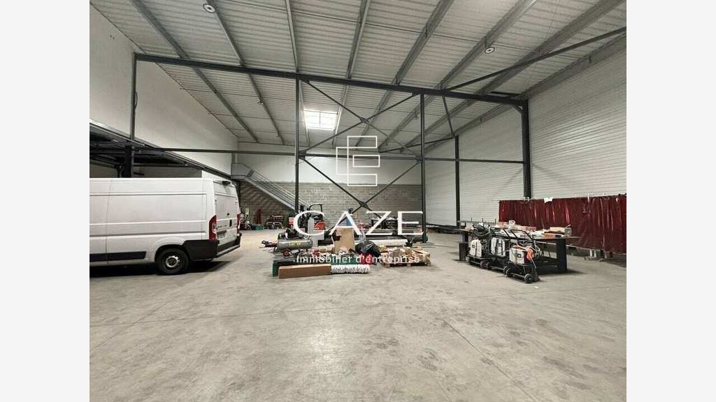 Loue local activités 713m² prox sortie 24 Tresses