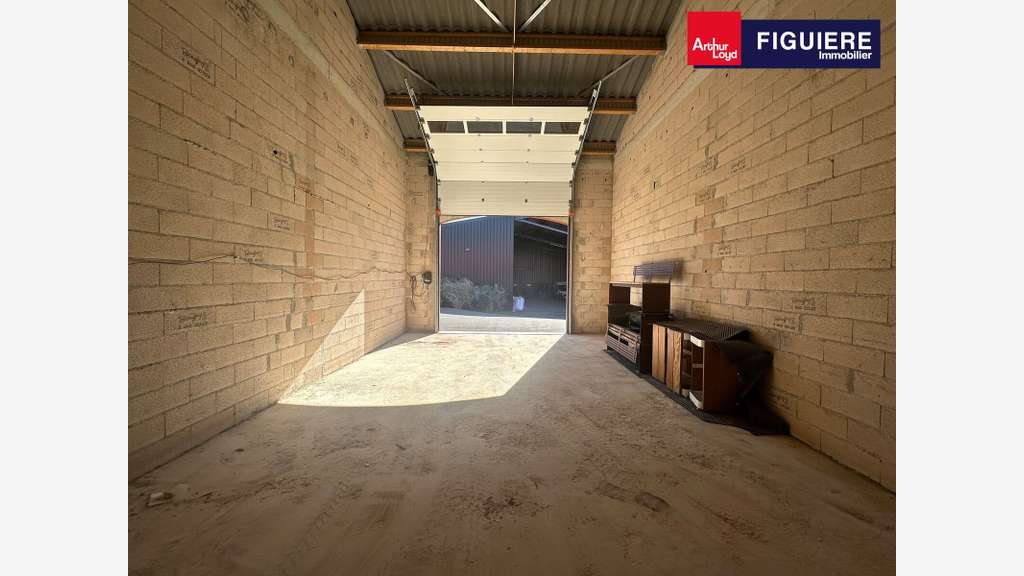 Entrepôts de 63 à 139 m² à louer sur Trets