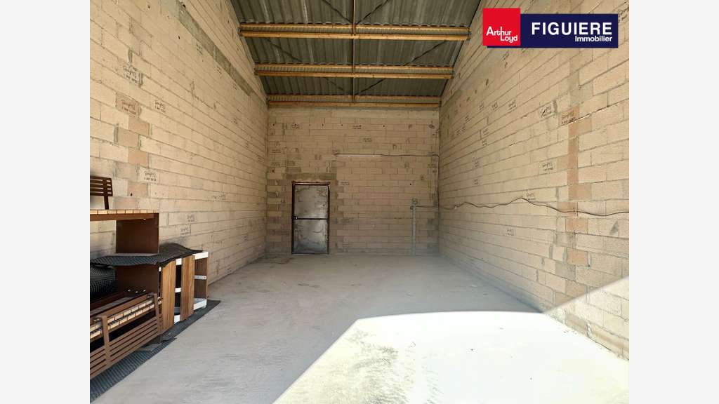 Entrepôts de 63 à 139 m² à louer sur Trets