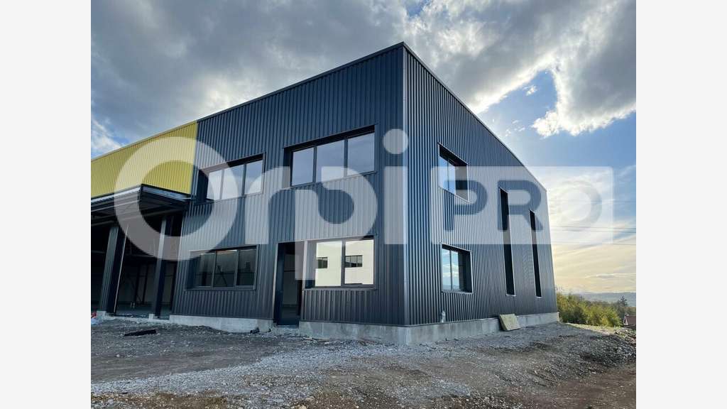 Local d'activité 481m² à louer à Trévoux