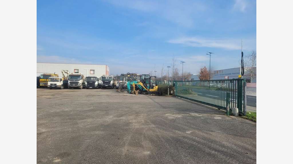 Dépôt entrepôt 729m² à louer à Trévoux