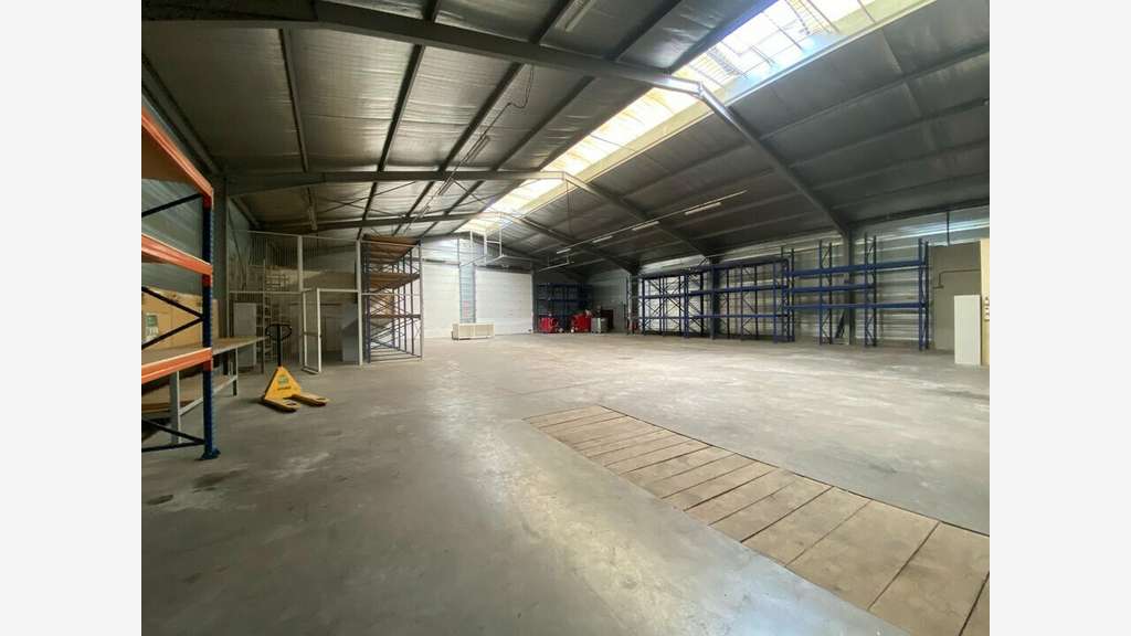 Dépôt entrepôt 729m² à louer à Trévoux