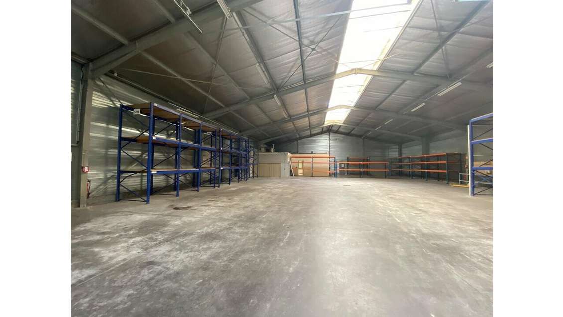 Dépôt entrepôt 729m² à louer à Trévoux
