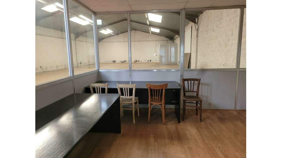 Entrepôt 360m² à louer à Trévoux