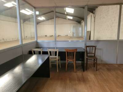 Entrepôt 360m² à louer à Trévoux