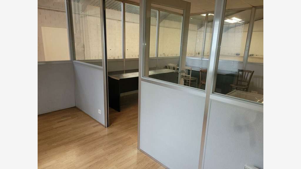 Entrepôt 360m² à louer à Trévoux
