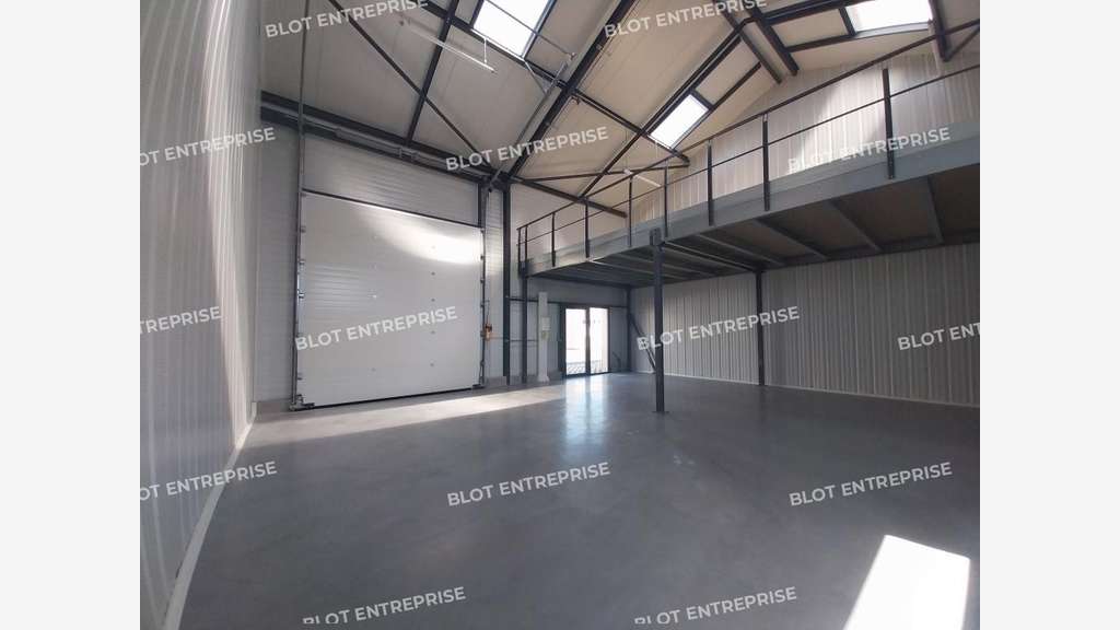 À LOUER - LOCAUX D'ACTIVITÉS - 513 M² - TRIGNAC