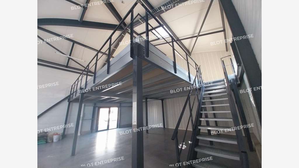 À LOUER - LOCAUX D'ACTIVITÉS - 513 M² - TRIGNAC
