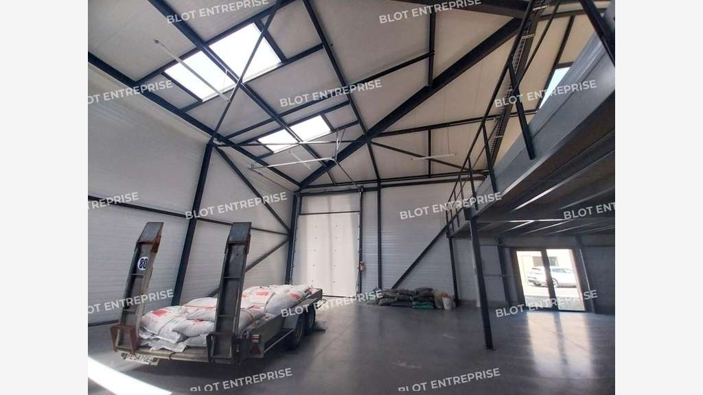 À LOUER - LOCAUX D'ACTIVITÉS - 513 M² - TRIGNAC