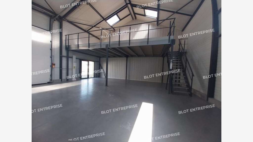 À LOUER - LOCAUX D'ACTIVITÉS - 513 M² - TRIGNAC