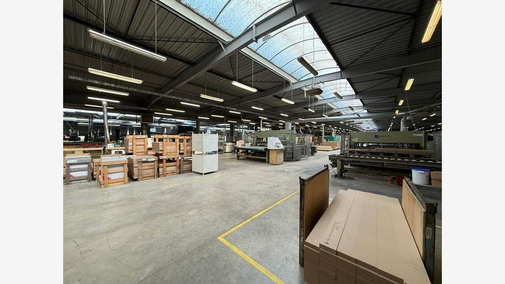 A louer bâtiment industriel 6020m² à Piney A5/A26