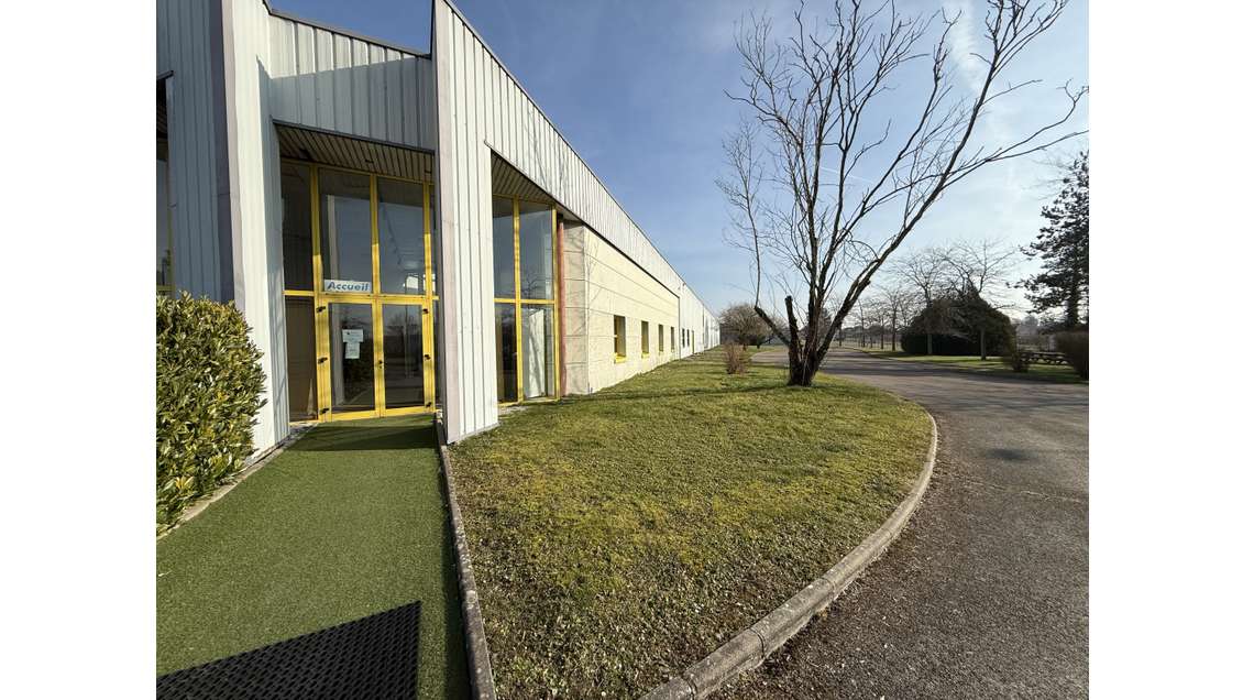A louer bâtiment industriel 6020m² à Piney A5/A26