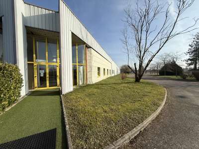 A louer bâtiment industriel 6020m² à Piney A5/A26