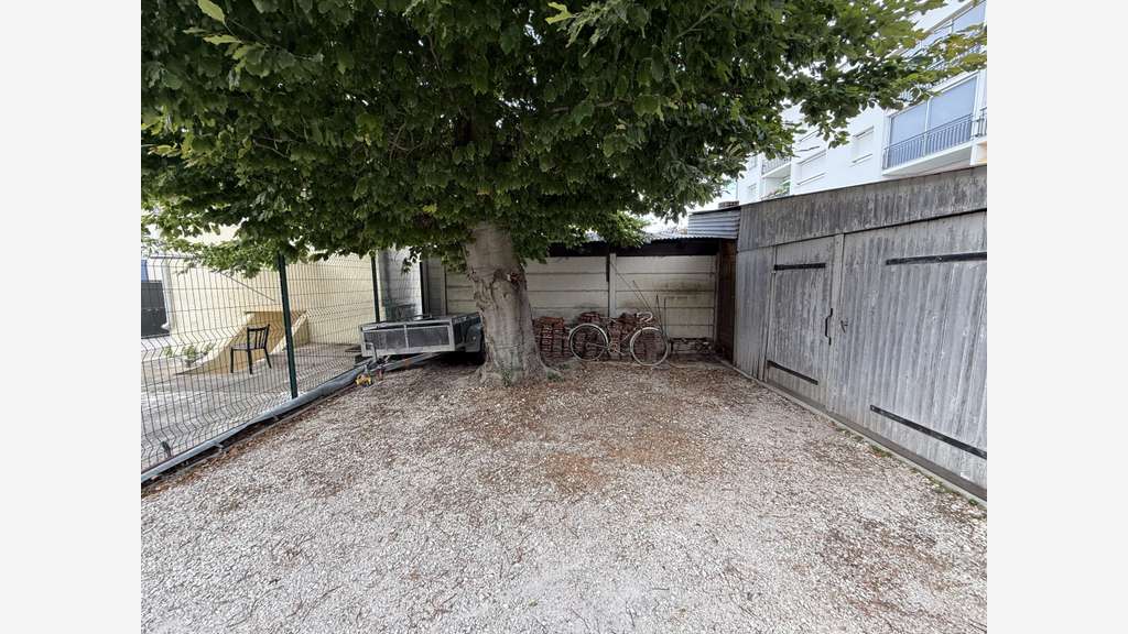 Saint André limite Troyes - LOCAL 180 m²