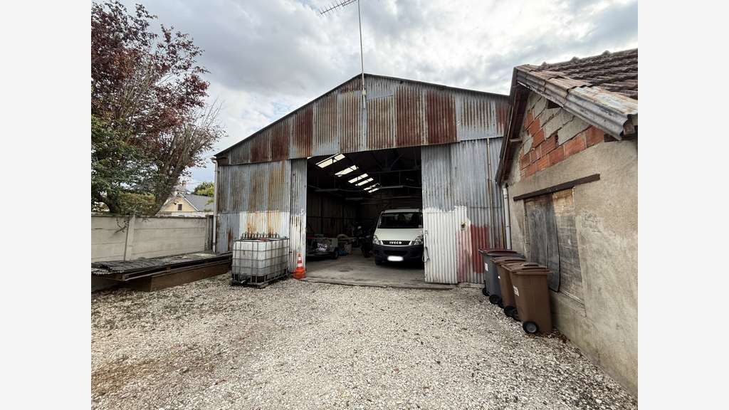 Saint André limite Troyes - LOCAL 180 m²