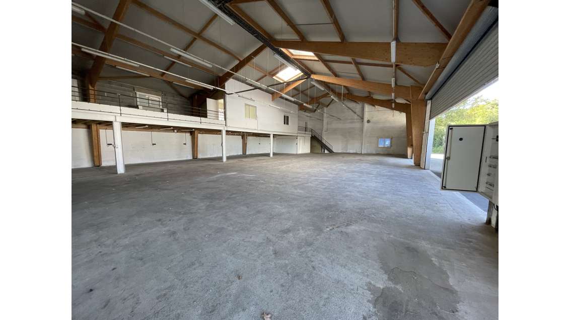 A louer entrepôt atelier sortie Bayonne Cambo
