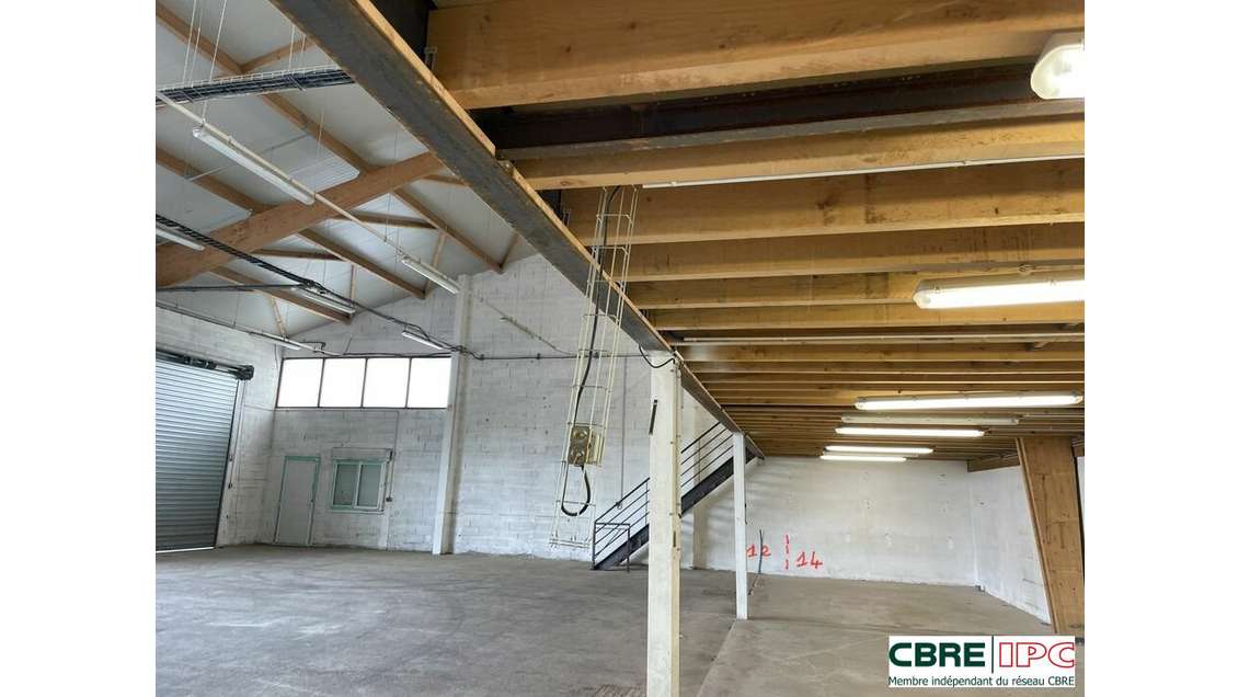 Location local artisanal 650m² à Ustaritz