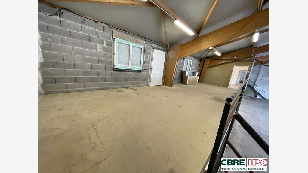 Location local artisanal 650m² à Ustaritz