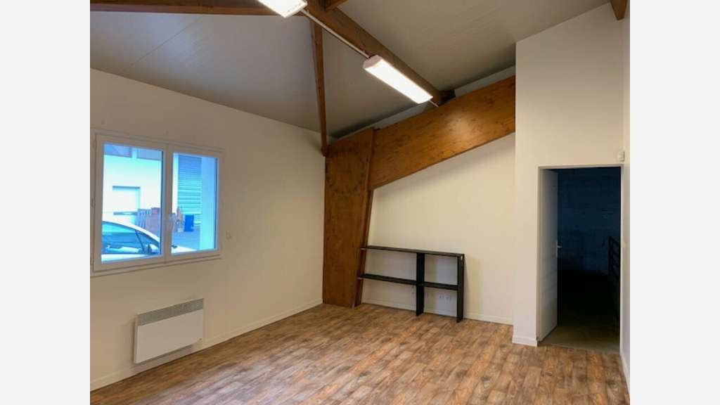 A louer dépôt local d'activité 626m² à Ustaritz