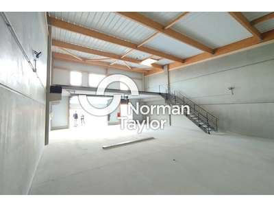 Location Locaux d'activités - Entrepôts à Vailhauquès