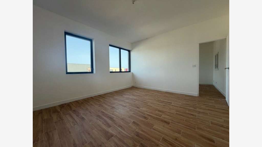Local d'activité 177m² à louer Vailhauquès Bel Air