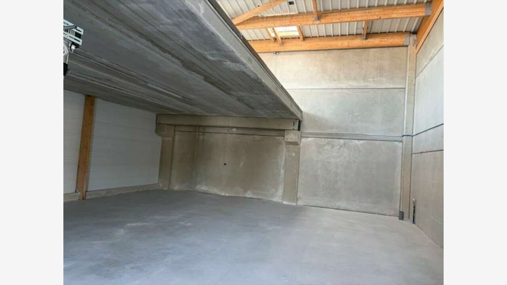 Local d'activité 177m² à louer Vailhauquès Bel Air