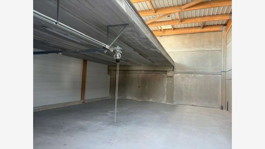 Local d'activité 177m² à louer Vailhauquès Bel Air