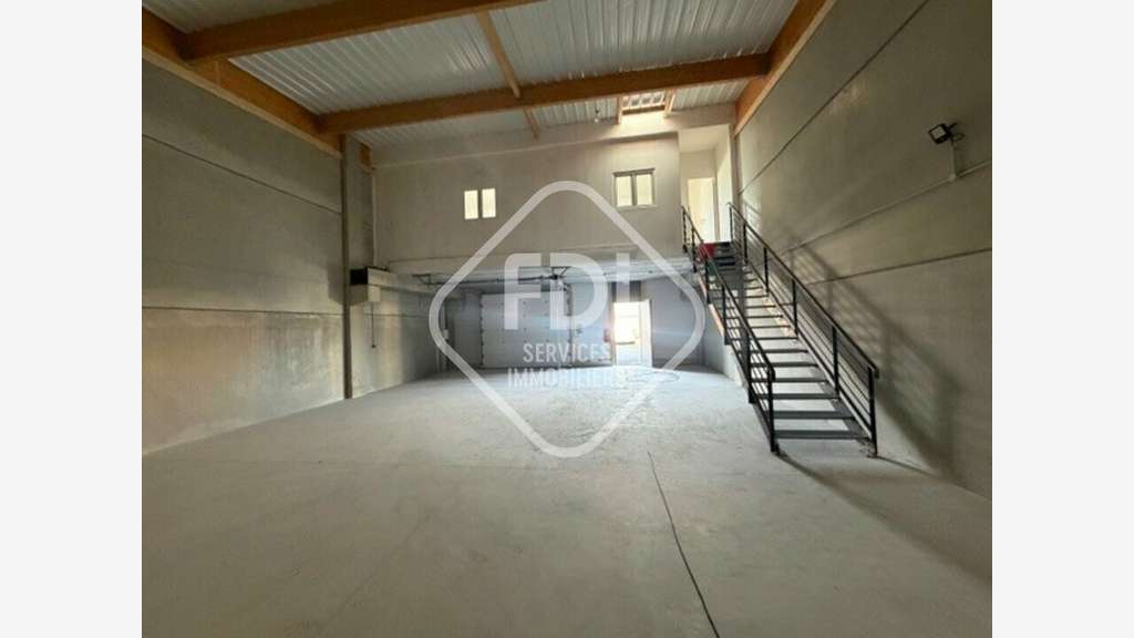 Local d'activité 177m² à louer Vailhauquès Bel Air