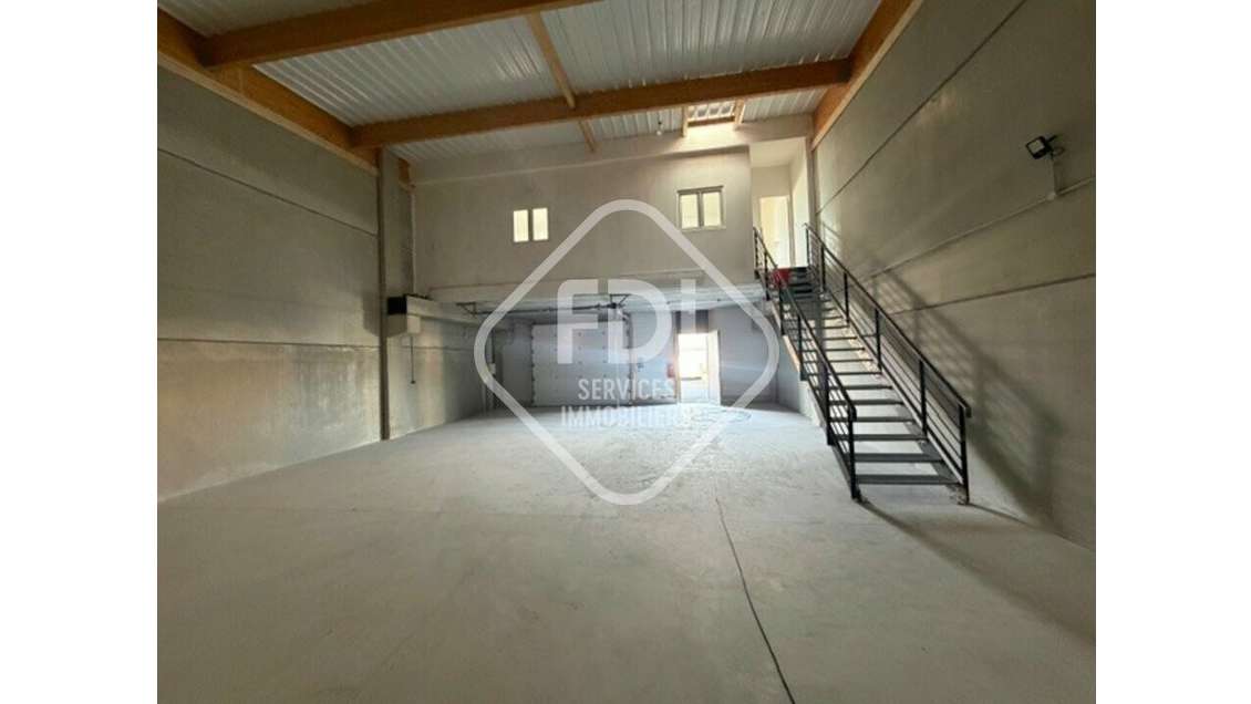 LOCAL D'ACTIVITE A LOUER - VAILHAUQUES