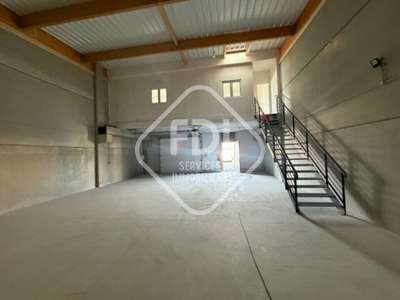 Location Locaux d'activités - Entrepôts à Vailhauquès