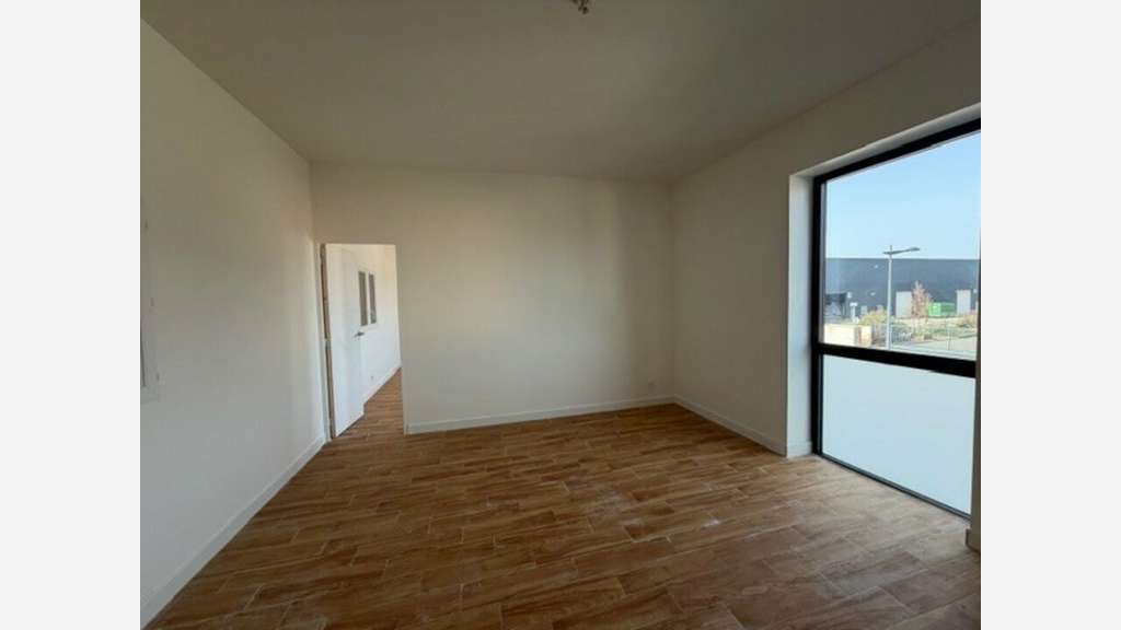 Local d'activité 177m² à louer Vailhauquès Bel Air