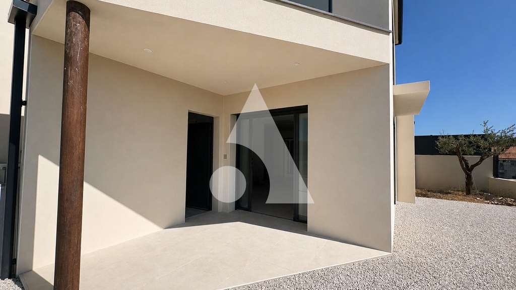 Loue local professionnel neuf 90m² à Vailhauquès