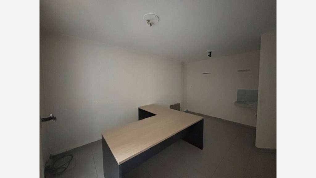 Local prof. 103m² à louer à Vaison-la-Romaine