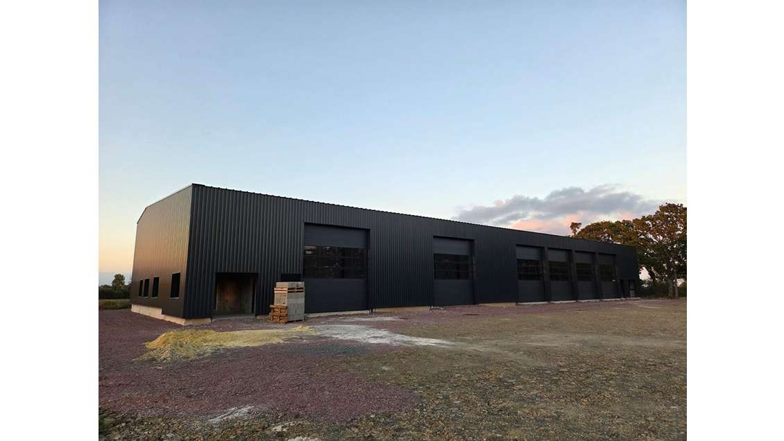 A louer bâtiment neuf 500 à 1000m² Val-d'Arry A84 