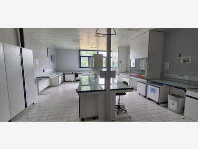 A louer laboratoires de 6 000m² à Val de Reuil
