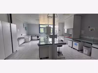A louer laboratoires de 6 000m² à Val de Reuil