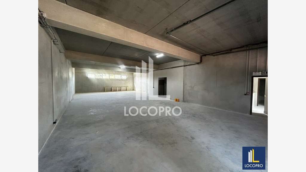 A louer locaux d'activité 2043m² à Valbonne
