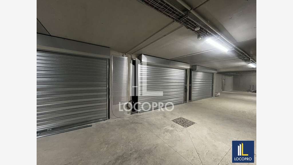 A louer locaux d'activité 2043m² à Valbonne