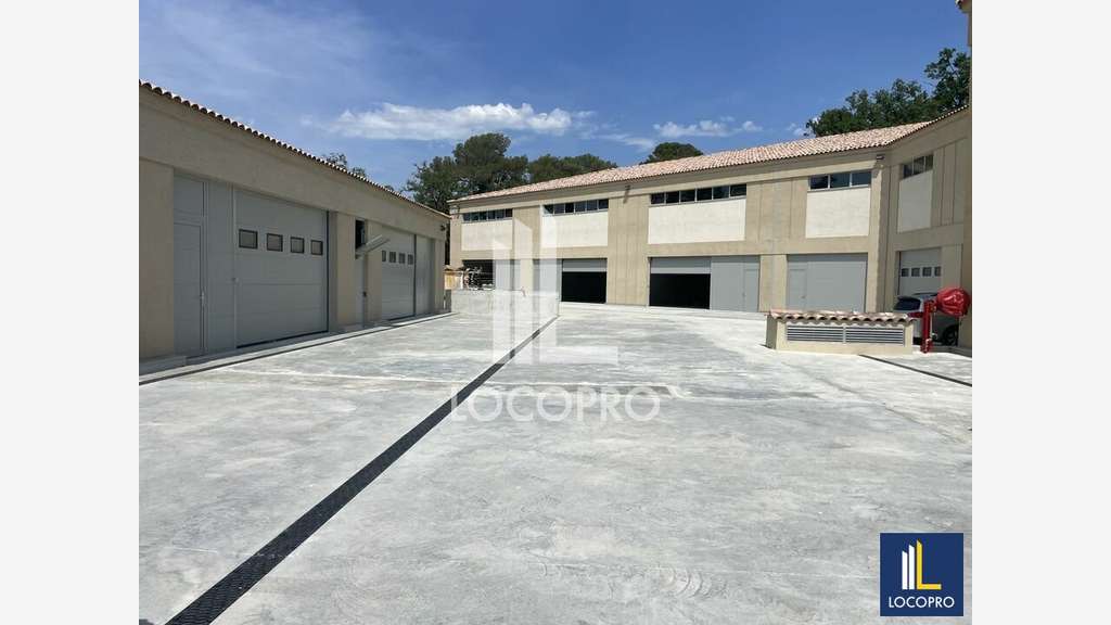 A louer locaux d'activité 2043m² à Valbonne