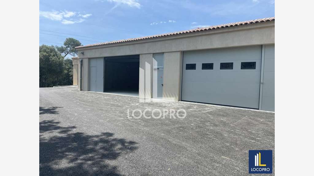 A louer locaux d'activité 2043m² à Valbonne