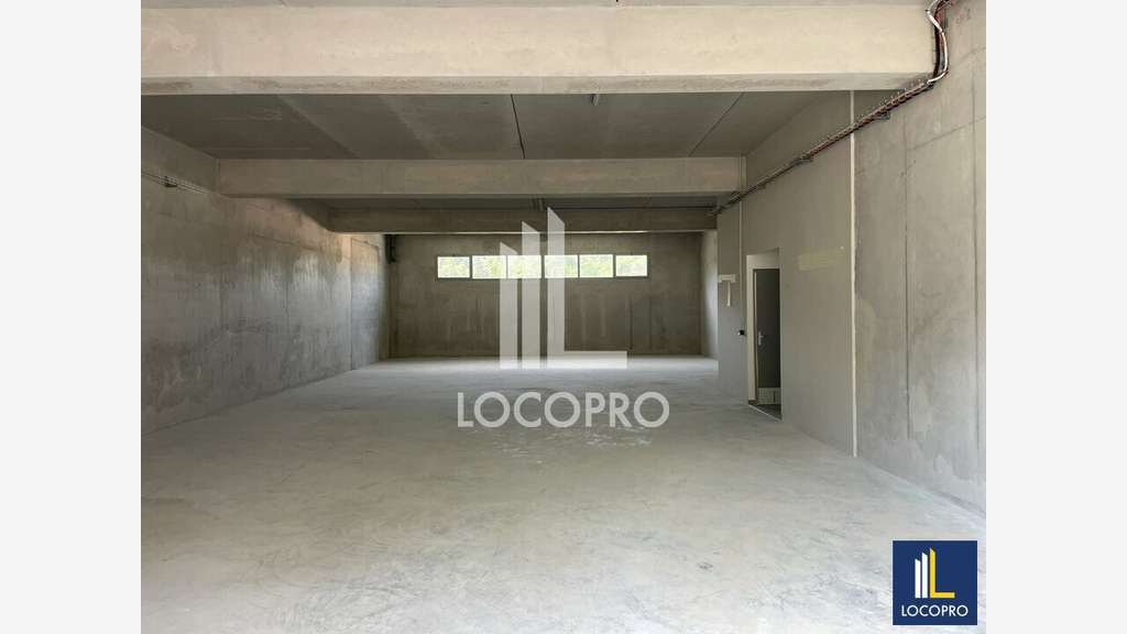 A louer locaux d'activité 2043m² à Valbonne