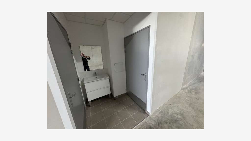 A louer entrepôt neuf 262m² Sophia Antipolis