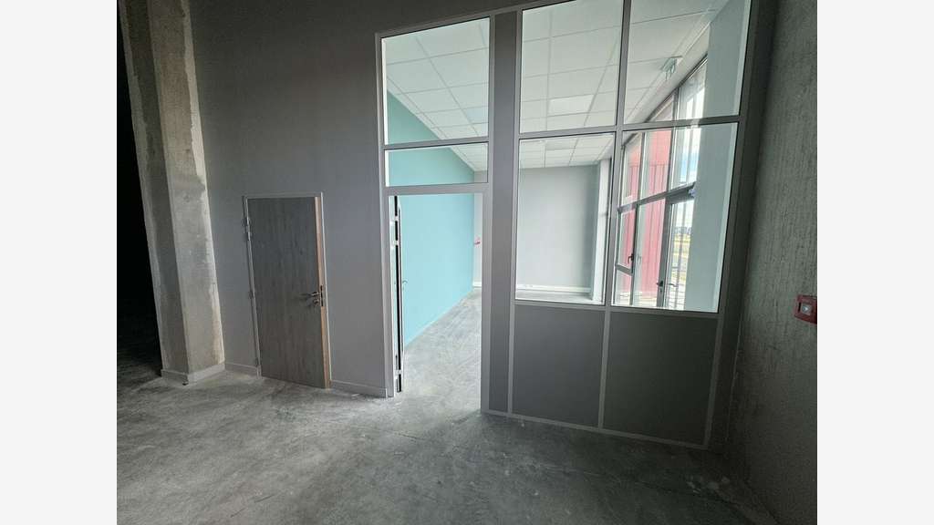Local d'activité 257m² à louer à Valence Sud