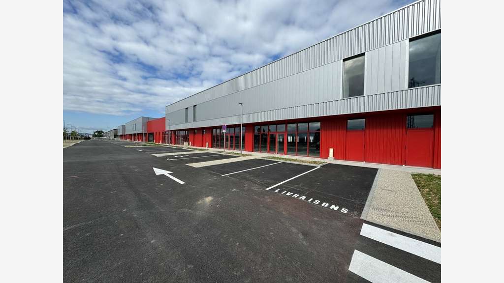 Entrepôt neuf 257m² à louer à Valence Sud