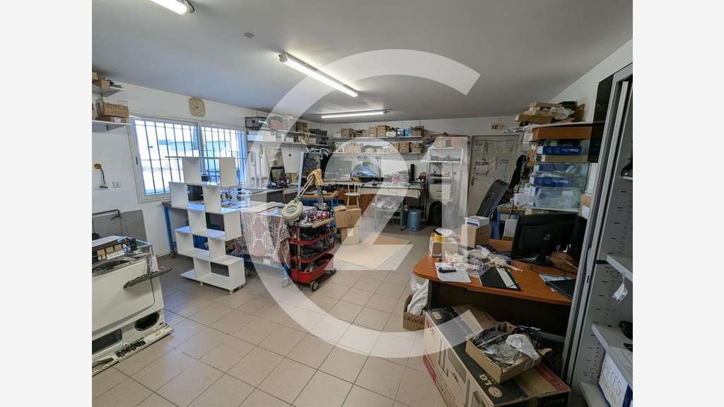 Location bâtiment 482m² à Beaumont les Valence