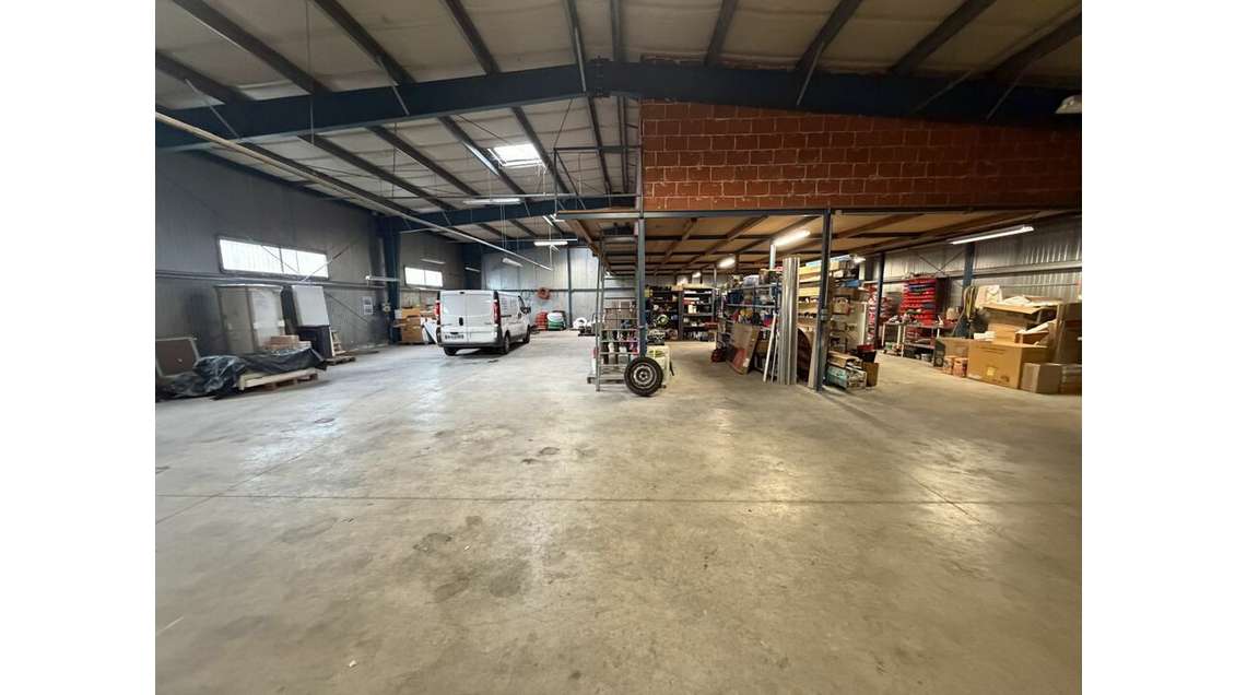 Entrepôt de stockage 740m² à louer à Valence