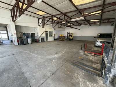 A louer local atelier 200m² près A7 Valence Sud